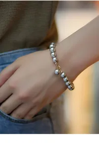 Silber graues Perlenarmband für Damen elegante zarte Handgelenk Schmuck minimalistisches Design