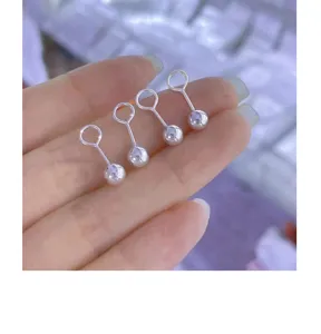 Detailansicht von S999 Sterling Silber Kugel Ohrringen, schlichtes glattes Design für Alltag.