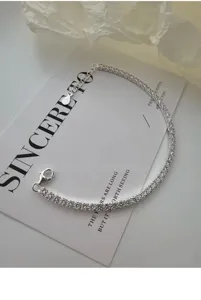 Exquisites S925 Sterlingsilber Tennisarmband mit funkelnden einreihigen Zirkonia Steinen für Damen.
