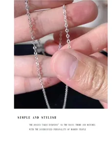 S925 Sterlingsilber glitzernde Kette Halskette Detailansicht für schicken Alltagslook.