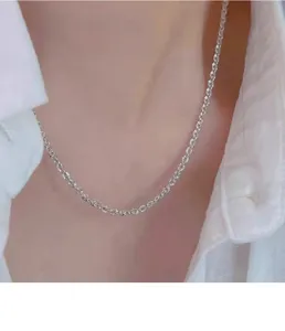 Detaillierte Nahaufnahme der funkelnden S925 Sterlingsilber facettierten Kette.