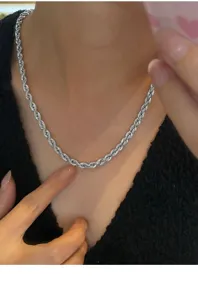 Detailansicht der eleganten s925 Sterling Silber Kordelkette fuer den taeglichen Gebrauch.