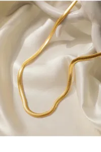 Minimalistische 4mm flache Schlangenkette Halskette, elegantes goldenes Design für Alltag.