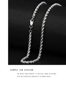 Nahaufnahme der Sterlingsilber Kordelkette mit feinen verdrehten Gliedern und Karabiner.