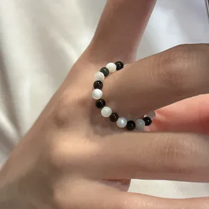 Bague de perles noire et blanche rétro élastique style coréen bijoux tendance quotidienne