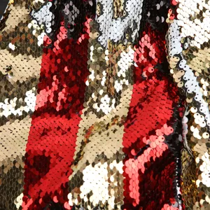 Herren bunte Pailletten Blazer Stoff Detail, Nahaufnahme von Gold, Rot, Weiss, Schwarz.