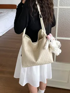 Grand sac porte-epaule tisse pour femme, cabas chic elegant tendance ete decontracte.