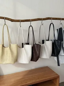 Classic woven tote bag for women, large capacity shoulder bag, stylish commuter handbag.