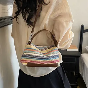 Bolso bandolera de paja a rayas de verano bolso de playa informal con ribete de cuero marrón.