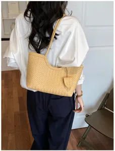 Stylish woven shoulder bag for women, chic large capacity commuter tote and casual handbag.
