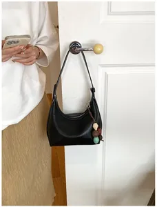 Minimalist black hobo shoulder bag for women, chic trendy crossbody bag for daily fashion wear.