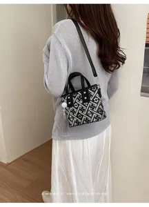 Neuer chinesischer Retro geometrischer Muster Damen Schultertasche Alltag Umhaengetasche