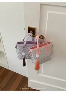 Neues chinesisches Mini-Handtäschchen mit Quaste, schicke Retro Umhängetasche für den Alltag.