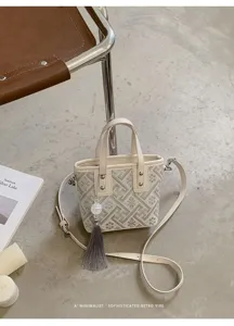 Schicke Retro Umhängetasche, neuer chinesischer Stil Damenhandtasche mit Quaste für Arbeit.