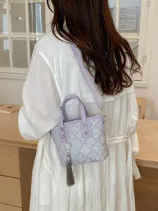 Neuartige chinesische Damen Handtasche, modische Schultertasche und schicke Umhängetasche in Helllila.