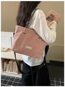 Details of the pink canvas tote bag showing texture, rope handle and spacious daily design.