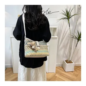 Boheemse geweven schoudertas voor dames, stijlvolle stro crossbody tas met mooie kleurrijke patronen.