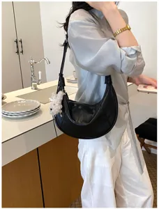 Borsa a spalla mezza luna nera per donna, borsa a tracolla casual minimalista e chic.