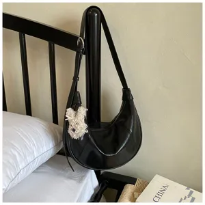 Borsa a tracolla hobo nera casual in ecopelle PU con grazioso ciondolo cucciolo peloso bianco