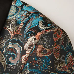 Vue détaillée du tissu blazer jacquard vintage pour hommes aux motifs floraux complexes.