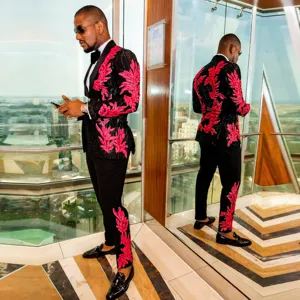 Conjunto de chaqueta y pantalón de traje negro con lentejuelas florales para hombre.