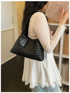 Woven underarm bag for women 2025 new trendy retro shoulder bag casual chic black handbag