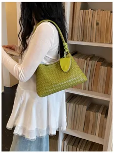 Green woven leather shoulder bag retro underarm bag stylish casual daily bag for women