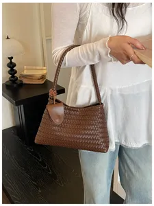 Retro brown woven leather underarm bag, fashionable chic shoulder bag for women daily use.
