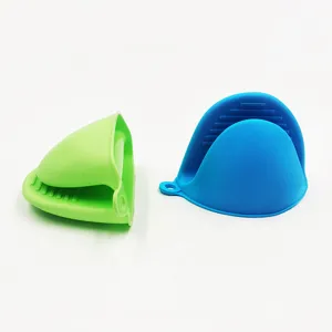 Silicone heat resistant pinch mitts, anti-scald kitchen pot holders for baking and microwave use.