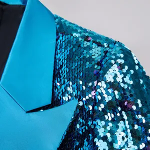Vista detallada de un blazer de lentejuelas para mujer con lentejuelas azules y solapa.