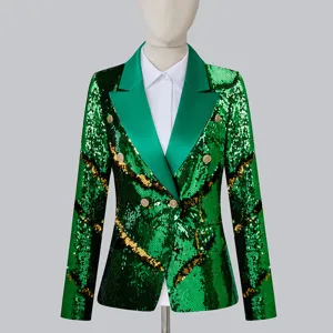 Deslumbrante blazer de lentejuelas verde para mujer con solapa de satén y doble botonadura.