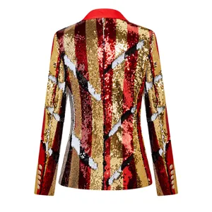 Chaqueta blazer de lentejuelas para mujer vista trasera, elegante traje brillante rojo y oro.