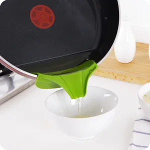 Silicone soup pour spout kitchen anti-spill funnel for pots and pans liquid guide tool
