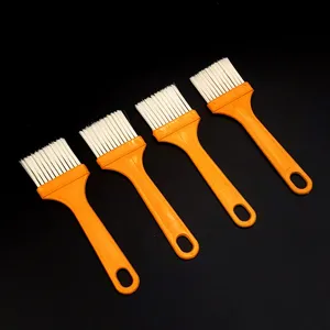 4er Set orange Reinigungsbürsten mit weißem Haar für Küche, Grillen und Backen ideal geeignet.