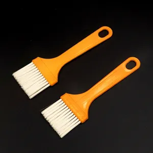 Plastik Pinsel Set für Haushaltsreinigung und Grillen, langlebiger orange Griff mit weissen Borsten.