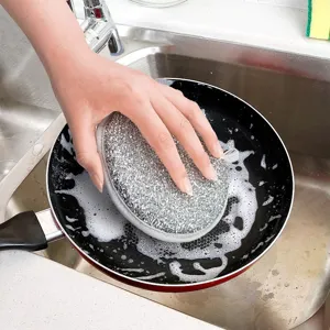 Dubbelzijdige keukenspons voor de afwas in de keuken en pan reiniging met ijzerdraad.
