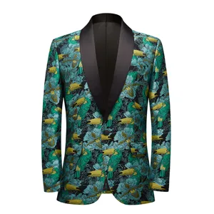 Vue détaillée du blazer homme imprimé toucan et fleurs avec col châle en satin élégant.