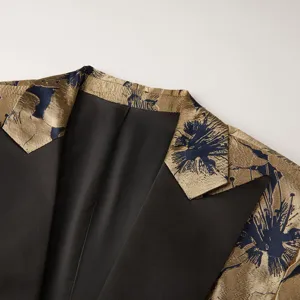 Détail de blazer décontracté jacquard vintage pour hommes, veste à revers noir chic.