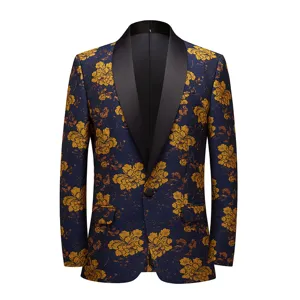 Détail de blazer jacquard fleuri pour homme, élégant revers noir, veste slim casual chic.