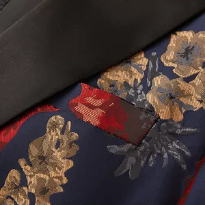 Gros plan sur la veste de costume décontracté rétro jacquard pour hommes à motif.