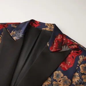 Détail de veste de costume homme jacquard floral vintage, blazer élégant slim fit.