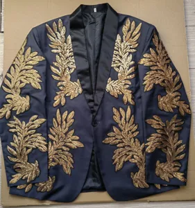 Chaqueta de traje de hombre con lentejuelas doradas patrón de hojas lujo fiesta y moda