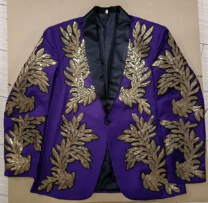 Blazer violeta con lentejuelas doradas para hombre, chaqueta elegante de actuación.