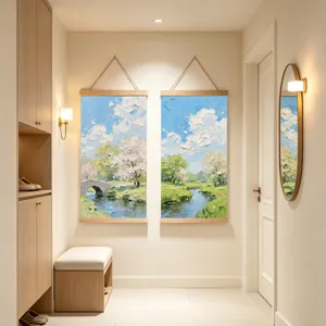 Vista detallada de pintura colgante de paisaje primaveral con arte texturizado para pasillo de hogar.