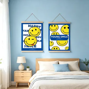 Kleinblau gelbes Smiley Gesicht Hängerollbilder Set für Kinderzimmer Wanddekoration.