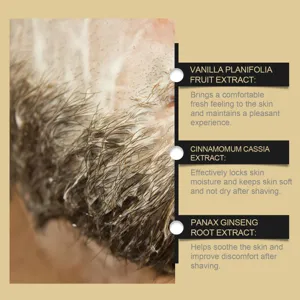 Gros plan détaillé d'une mousse de rasage riche aux extraits botaniques pour homme.