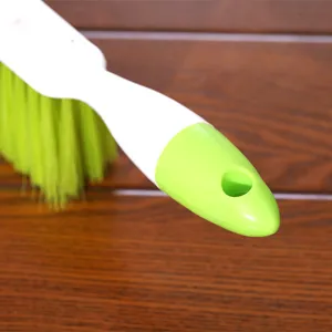 Gran cepillo de limpieza doméstico con cerdas verdes suaves para cama y ropa diaria.