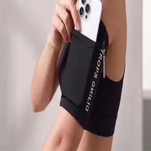 Dettaglio della fascia da braccio sportiva nera, supporto per cellulare da corsa con tasca.