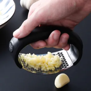 Stainless Steel Manual Garlic Press Curved Garlic Mincer Handheld Ginger Press Kitchen Garlic Tool Gadget for Home Cooking
