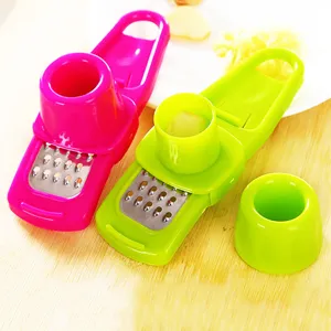 Prensa ajos multifuncional de plástico y rallador de jengibre para utensilio de cocina.